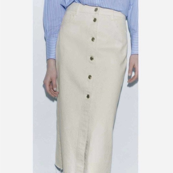 Zara White denim skirt with gold buttons - Picture 1 of 5